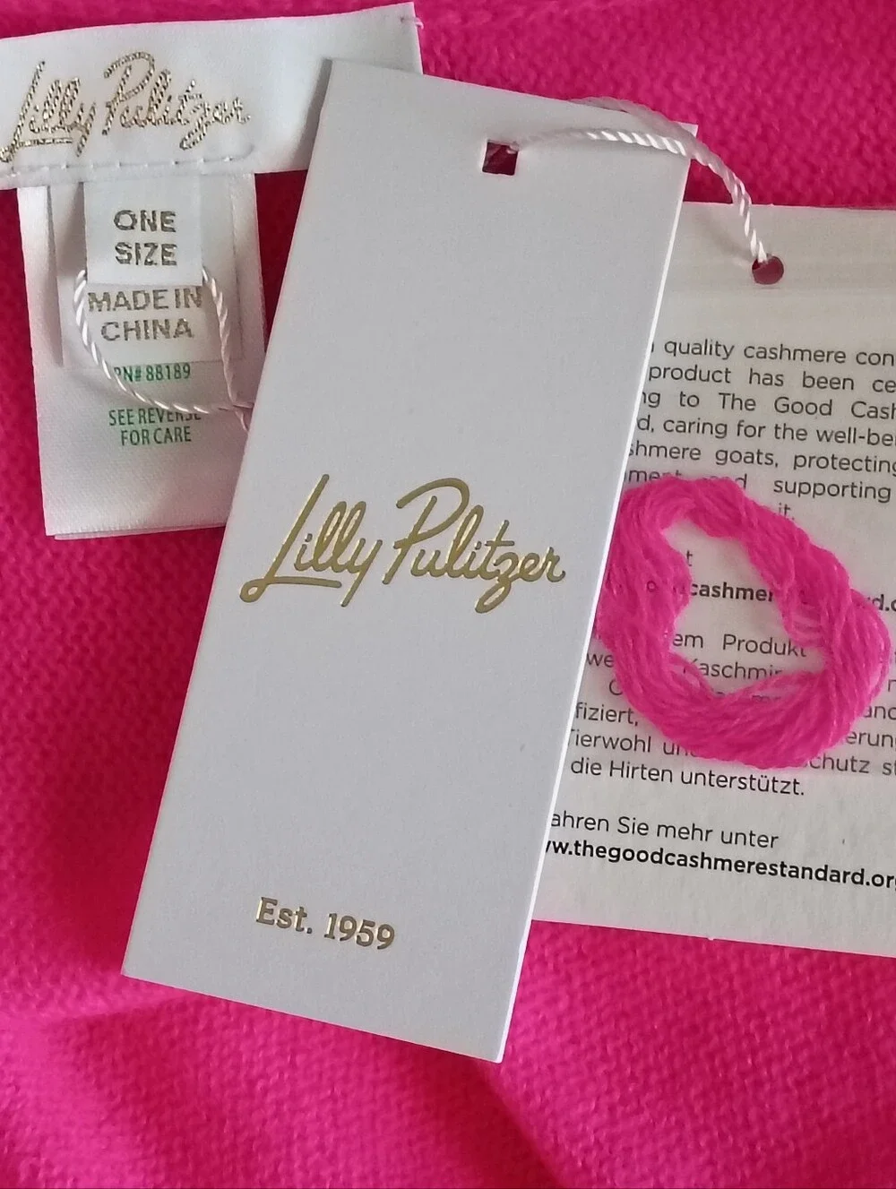 Lilly Pulitzer Lanelle 100% Cashmere Wrap in Passion Fruit Pink One Size NWT